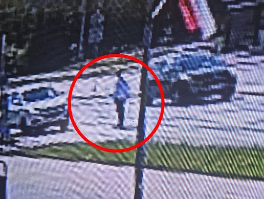 Ukradł z kościoła strój ministranta. Biegał po skrzyżowaniu zatrzymując aut, na jedno wskoczył