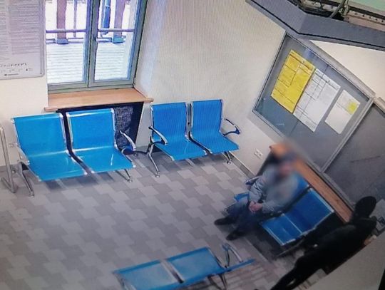 „Ukradłem, żeby mu nie zginęły” - bezczelny złodziej wyciągnął mężczyźnie 22 tysiące z kieszeni