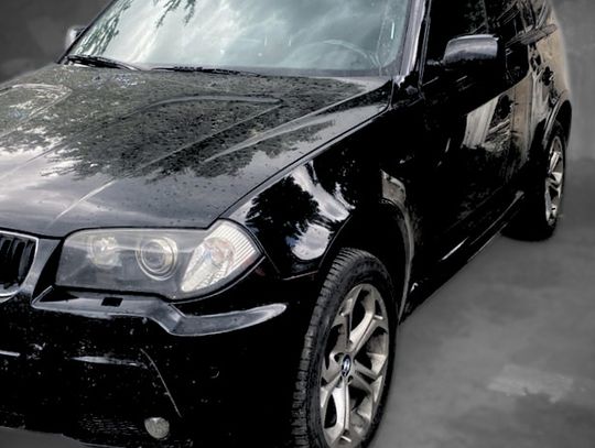 Ukradli BMW i od razu wystawili je na sprzedaż. Kupiec zdążył wpłacić zaliczkę