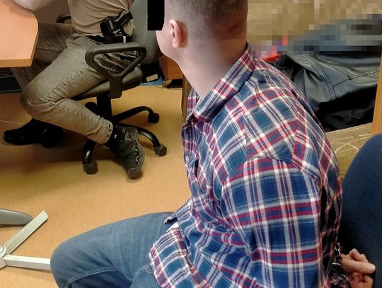 Ukrainiec chciał wyłudzić 120 tysięcy od 90-latka. Policjanci urządzili zasadzkę na oszusta