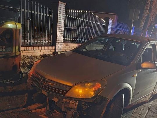 Ukrainiec miał blisko 4 promile we krwi. Wjechał samochodem w koparkę stojącą na poboczu