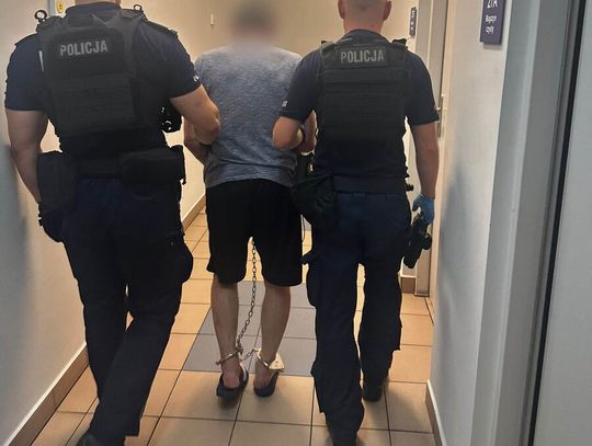 Ukrainiec obnażał się na balkonie. Okazało się, że ściga go Interpol