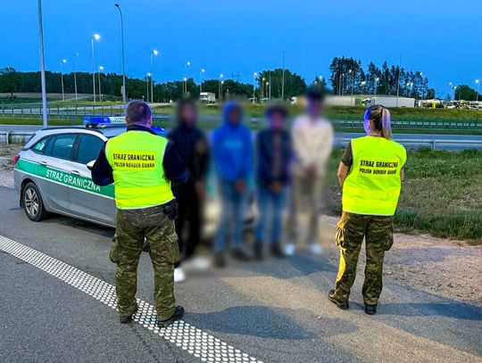 Ukrainiec próbował przemycić czterech Somalijczyków. Skodę zatrzymała Straż Graniczna