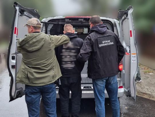 Ukrainiec przemycał nielegalnych emigrantów z granicy z Białorusią w głąb Polski. Będzie deportowany
