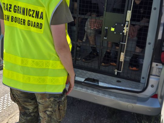 Ukrainiec szmuglował migrantów przez granicę. Po zatrzymaniu wmawiał, że... rozwozi jedzenie