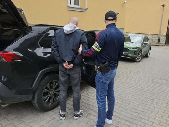 Ukrainiec ukradł koledze klucze i wyczyścił sejf. Kupił auto za jego kasę i wyjechał do Zakopanego