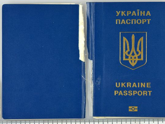 Ukrainka chciała wyjechać z przerwanym paszportem. Tłumaczyła, że zgubiła go w parku , a potem znalazła w takim stanie