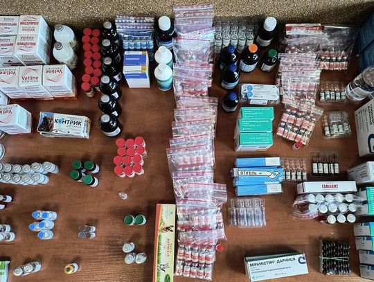 Ukraińskie leki dla ludzi sprzedawał jako preparaty dla zwierząt. 31-latek zatrzymany przez policję Ukraińskie leki dla ludzi sprzedawał jako preparaty dla zwierząt. 31-latek zatrzymany przez policję