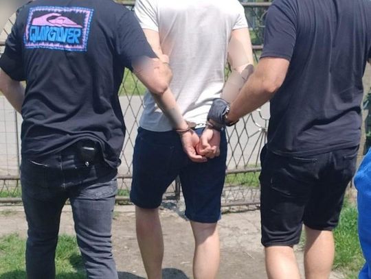 Ukrywał się, bo miał aż 11 lat do odsiadki. Policjanci zatrzymali 35-letniego Arkadiusza P.