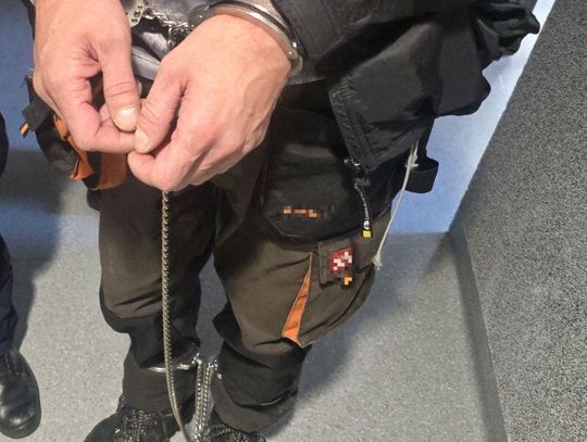 Ukrywał się przed więzieniem. Policjanci zatrzymali go przed wyjściem do pracy