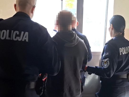 Urządził piekło pod domem byłej żony. Groził kobiecie spaleniem i dźgnął nożem jej partnera