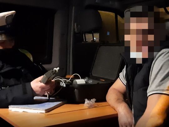 Urządzili libację na parkingu urzędu celnego i wsiedli za kółko. Zatrzymano pięciu obcokrajowców