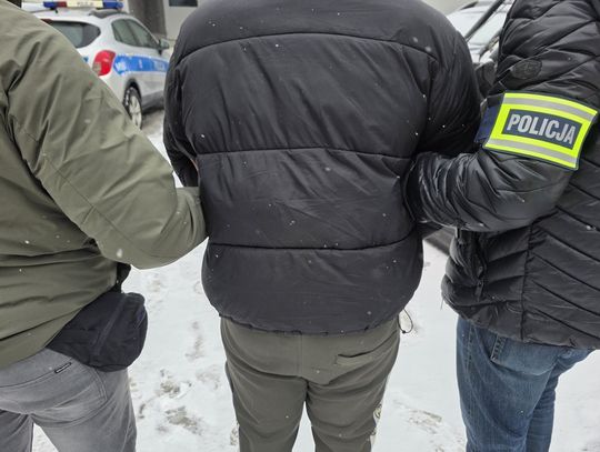 Usiadł naprzeciwko 17-latka i zaczął go bić. Brutalny rozbój w autobusie komunikacji miejskiej