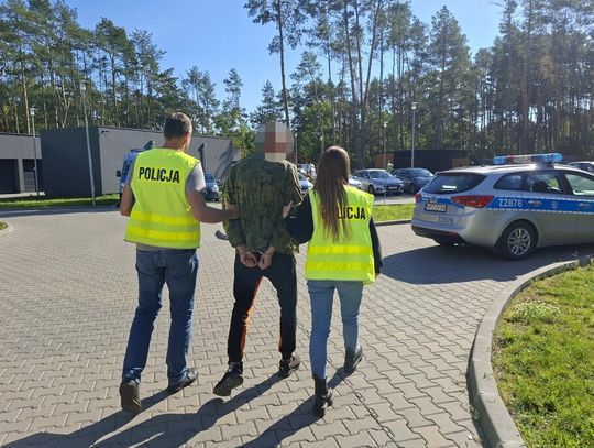 Uszkodzona szyba zwróciła uwagę drogówki. Kierowca i pasażer zatrzymani z narkotykami