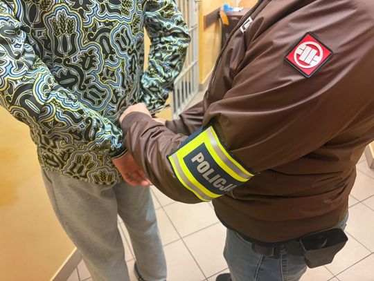 Uwierzyła, że ratuje wnuczkę przed więzieniem. Oddała pieniądze i złotą biżuterię