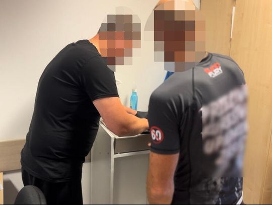 Uzbrojony w kastet groził sąsiadowi, w internecie nawoływał do zabójstw cudzoziemców