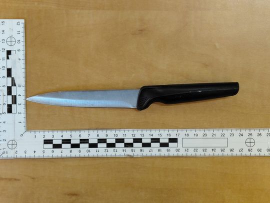 Uzbrojony w nóż 21-latek groził pracownikom kebaba. Wcześniej rozpylił gaz w lokalu