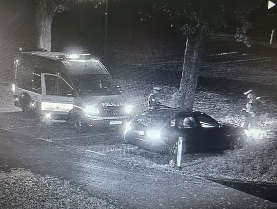 Uznał, że parkowe alejki to świetny tor rajdowy. Kierowca BMW ukarany za niebezpieczne popisy