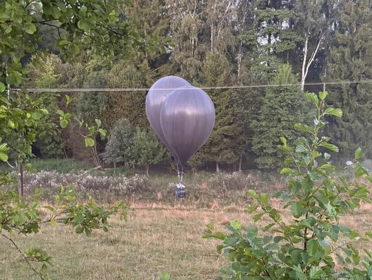 Używali balonów do przemytu papierosów przez granicę z Białorusią. Zatrzymania i przejęty towar