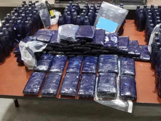W bagażu 12-latka znaleziono sto kilogramów narkotyków. Wracał z rodziną z Jamajki
