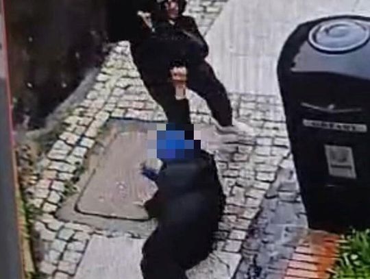 W biały dzień napadł staruszkę idącą ulicą. Wyrwał jej torebkę, w której było 100 zł