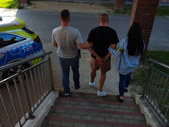 W biurowcu unosił się zapach marihuany. Ktoś wezwał policję, 32-latek zatrzymany z narkotykami