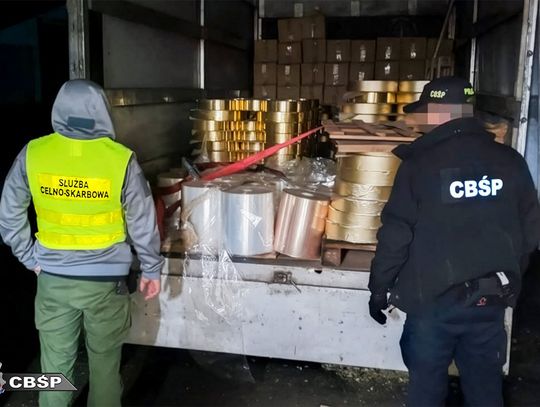 W byłej ubojni drobiu urządzili profesjonalną fabrykę do produkcji papierosów. Zatrzymano 9 osób