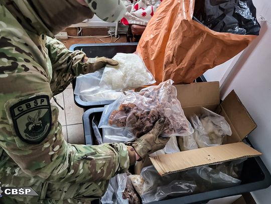 W cztery miesiące wyprodukowali 600 kg mefedronu. Nalot CBŚP na laboratorium narkotykowe [ZDJĘCIA]