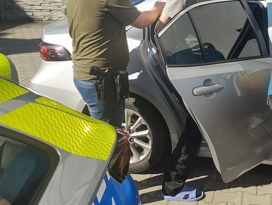 W mieszkaniu ukrywał ponad kilogram narkotyków. Po nalocie policji 51-latek został aresztowany