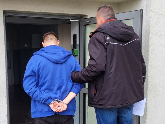 W mieszkaniu ukrywał ponad trzy kilogramy narkotyków. Policjanci zatrzymali 42-latka na ulicy