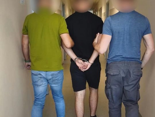 W pięciu zaatakowali dwóch nastolatków. Żądali wydania butów i zegarków, pobili jednego z chłopców