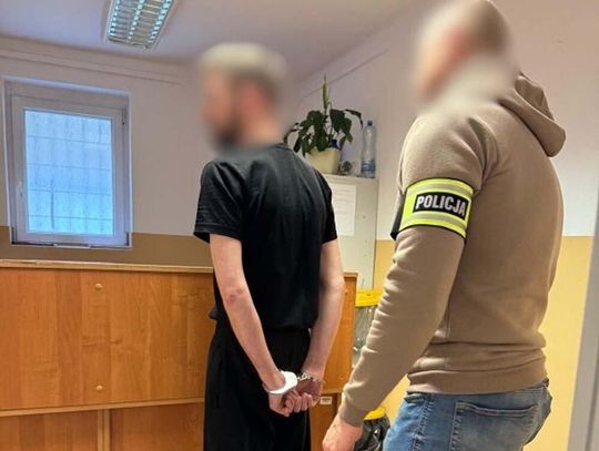 W sklepach wyciągał nóż i groził kasjerom. Potem uciekał z pieniędzmi. Grozi mu 20 lat W sklepach wyciągał nóż i groził kasjerom. Potem uciekał z pieniędzmi. Grozi mu 20 lat