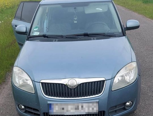 W skodzie Ukrainiec i czterech Afgańczyków. Przemytnik migrantów próbował potrącić funkcjonariuszy