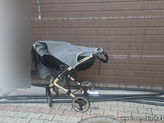 W środku nocy pchał przez miasto wózek dziecięcy. Miał w nim kradzione kable