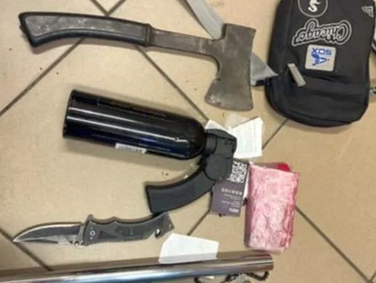 W środku nocy robił awanturę na mieście. Po przyjeździe strażników zaatakował jednego z nich