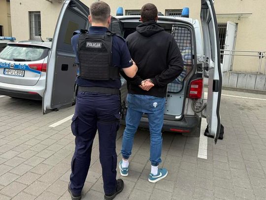 W środku nocy szedł z podejrzanym baniakiem. 25-latek zatrzymany z płynną amfetaminą