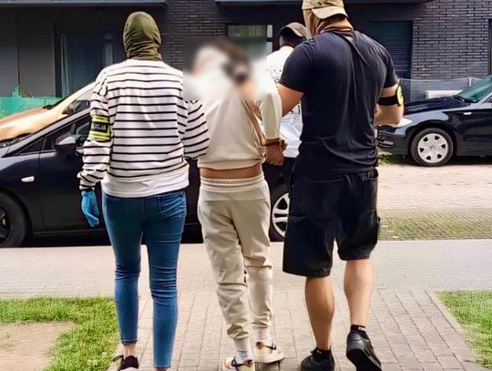 W środku nocy w jej mieszkaniu pojawił się 16-letni Rom. Kobieta dała mu 40 tysięcy w reklamówce