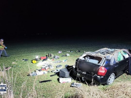 W trakcie dachowania z auta wysypały się narkotyki. Kierowca zatrzymany