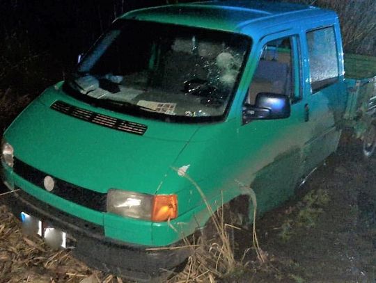 W urodziny naćpany i pijany uciekał policjantom. Pościg zakończył się, gdy wjechał w bagno