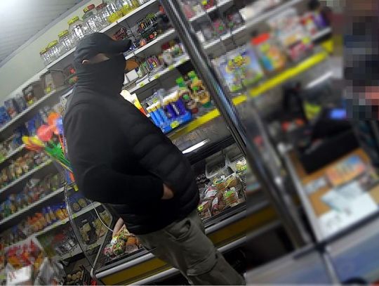 Wchodził do sklepów i atakował ekspedientki gazem. Szuka go policja