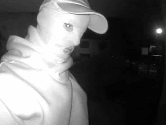 Wchodził przez okno i okradał domy podczas snu lokatorów. Seryjny włamywacz zatrzymany