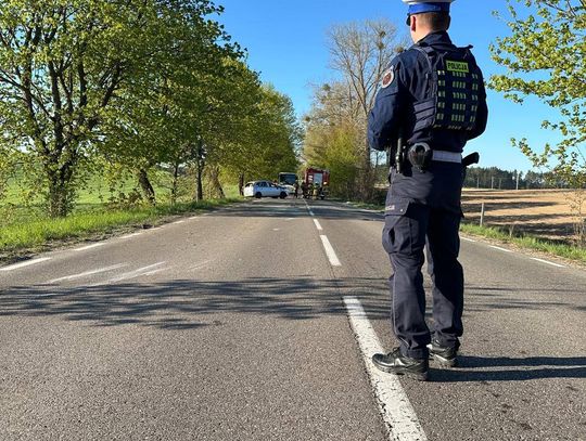 Wczesnym rankiem ruszyła w trasę z prawie 3 promilami. Auto wypadło na łuku i dachowało