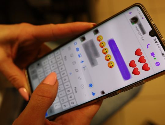 Wdał się w internetowy romans, stracił 9 tysięcy złotych. 57-latek wierzył, że pomaga kobiecie