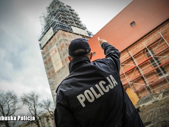 Wdrapał się na rusztowanie i chodził po dachu katedry. Miał blisko trzy promile we krwi