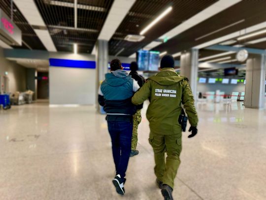 Wenezuelczyk twierdził, że przyleciał zwiedzać Sosnowiec, Kolumbijczyk chciał zobaczyć śnieg. Straż Graniczna nie dała się nabrać