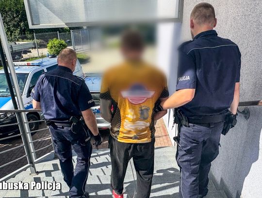 Wepchnął mężczyznę do auta i groził wywiezieniem do lasu. Policjanci zatrzymali 30-letniego dilera Wepchnął mężczyznę do auta i groził wywiezieniem do lasu. Policjanci zatrzymali 30-letniego dilera