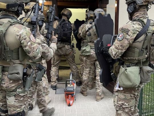 Wielkie uderzenie w łódzki półświat. Napadali na salony gier z bronią w ręku!