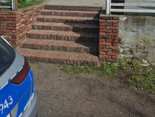 Więzień na przepustce wyskoczył z drugiego piętra na beton. Dramatyczna akcja ratunkowa Więzień na przepustce wyskoczył z drugiego piętra na beton. Dramatyczna akcja ratunkowa