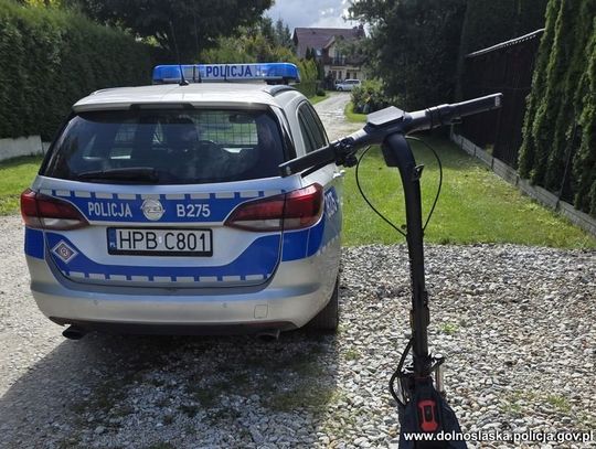 Wiózł kolegę na hulajnodze, a gdy zobaczył policję, rzucił się do ucieczki. 17-latek zatrzymany po pościgu