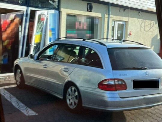 Wjechał mercedesem w sklep. Pijany przyszedł na komendę i twierdził, że pił dopiero po zdarzeniu